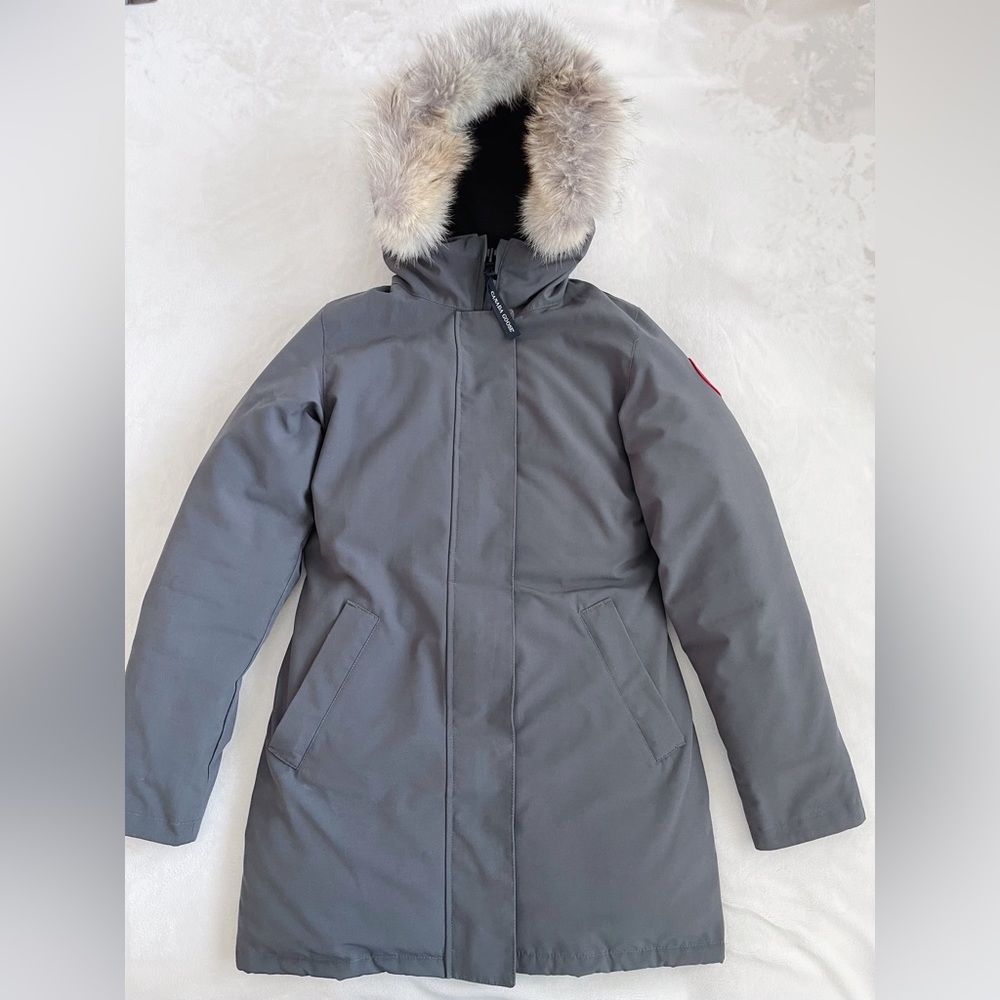 Like New Authentic Canada Goose Woman Victory Parka  -Size XS